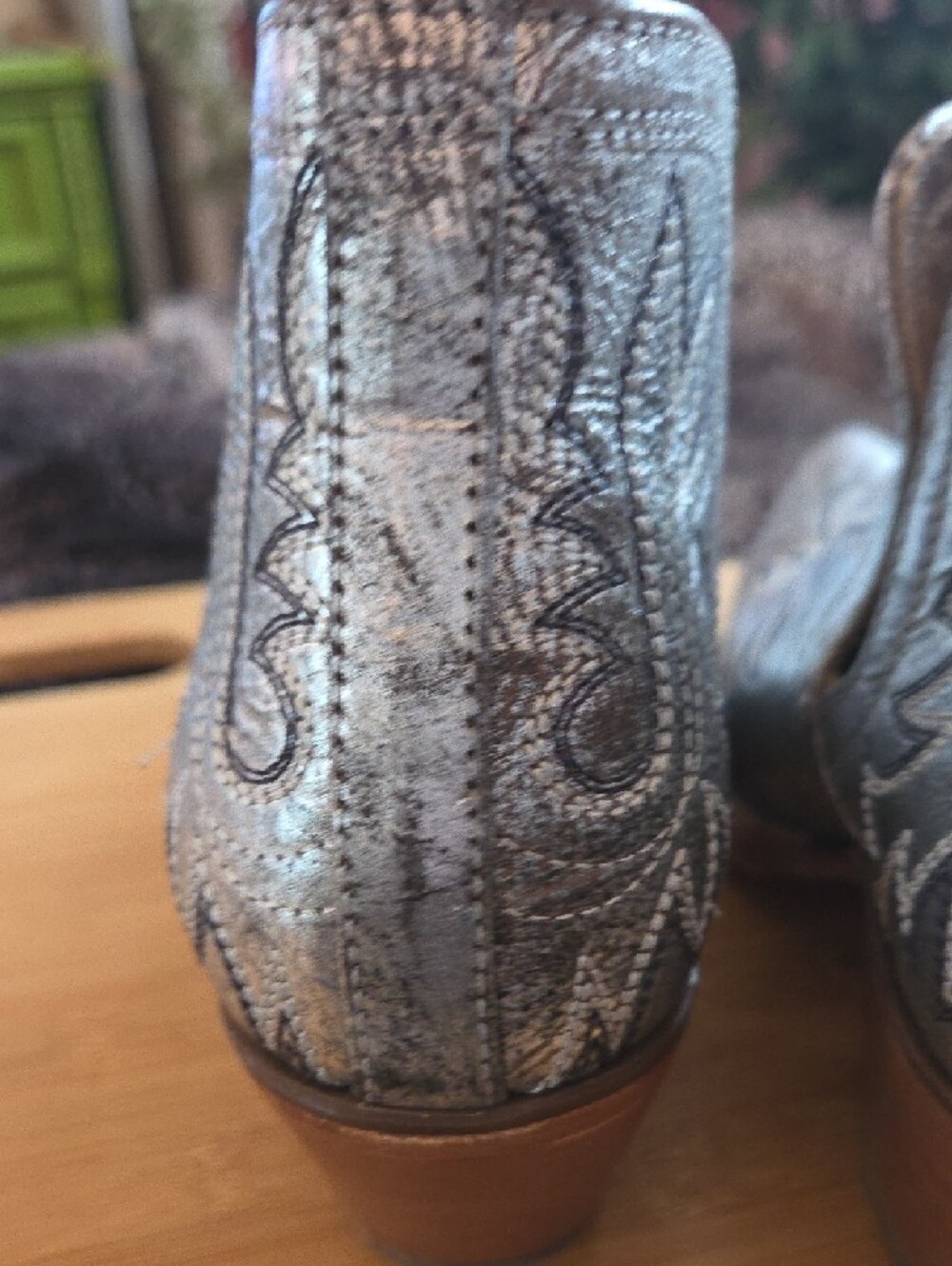ARIAT Distessed Silver Leather Sniptoe Booties, 7.5 - Picture 10 of 12